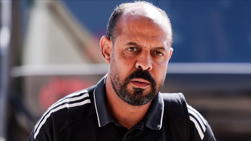 الأهلي المصري يعين عماد النحاس مدربا مؤقتا