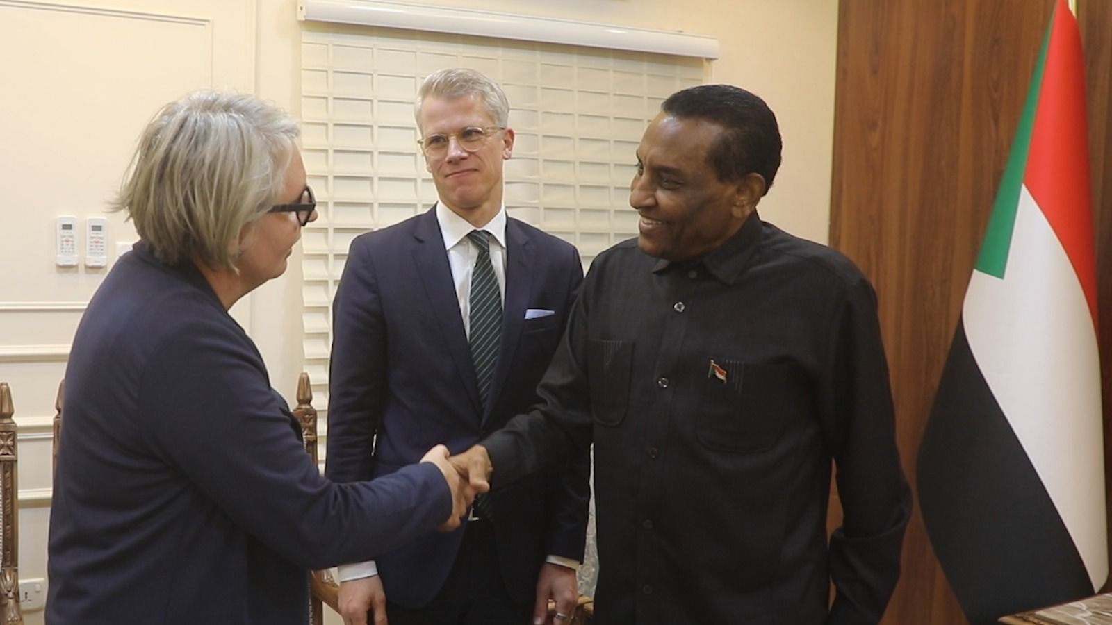 كامل إدريس يبحث مع وفد دول الشمال الأوروبي الدعم الإنساني والسياسي للسودان